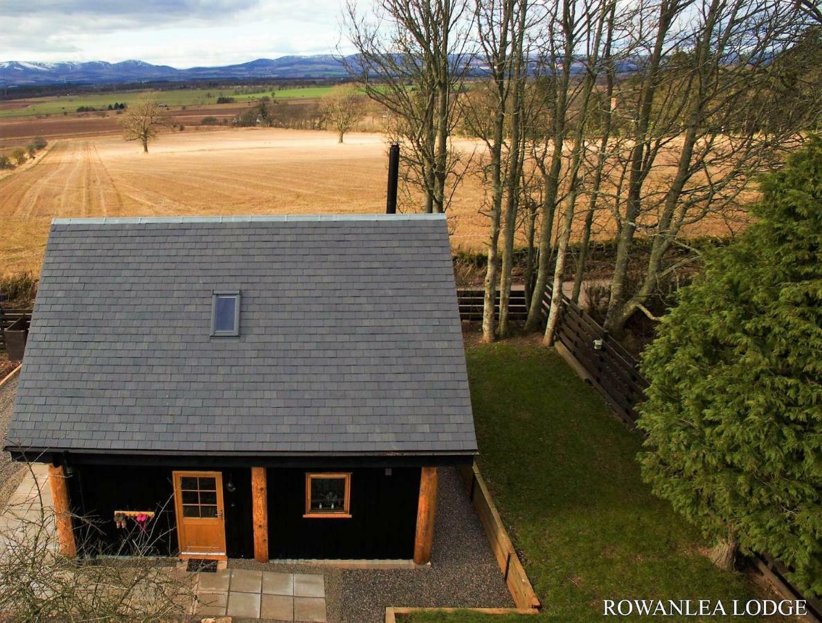 Rowanlea Lodge With Hot Tub Marykirk Exterior foto